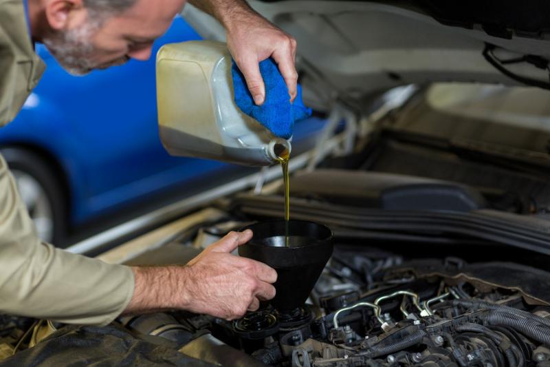 Os benefícios da troca de óleo regular para a saúde do seu motor